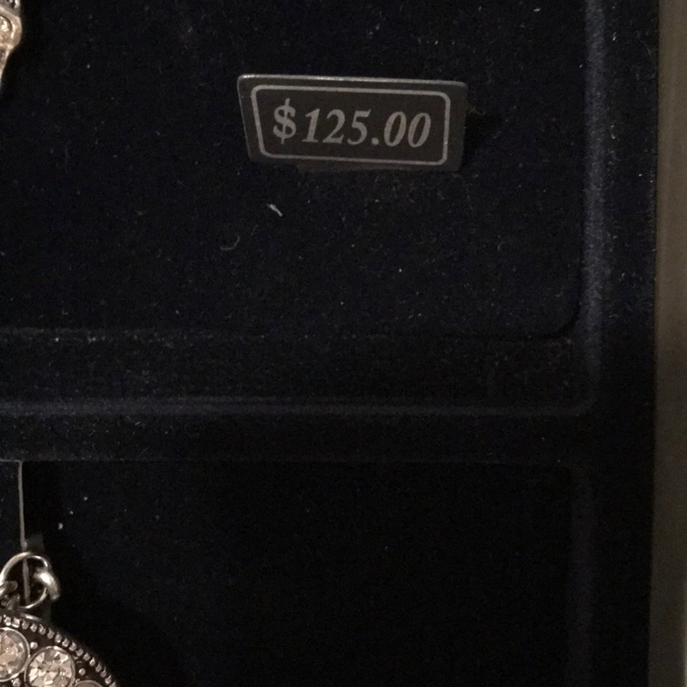 Jewelry Set - Picture 5 of 8